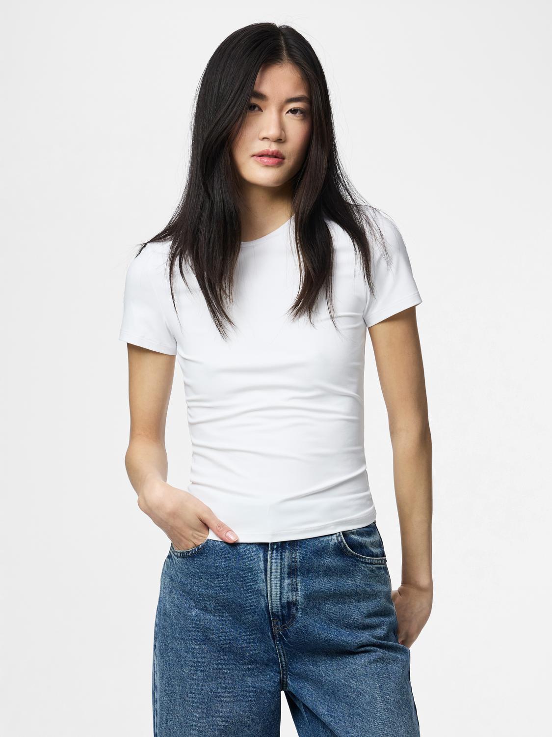 model_shot-front